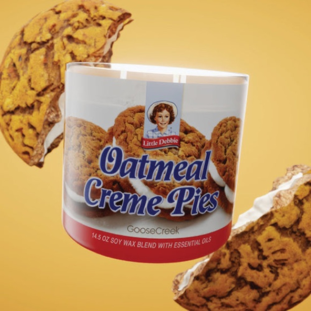 NEW! Goose Creek 3-Wick Little Debbie Oatmeal Creme Pies 14.5oz Candle - Picture 2 of 7